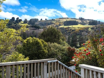 Modern Comforts - Sought After Location