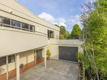 Spacious, Sunny Townhouse
