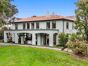Luxury Living Overlooking Remuera Golf Course