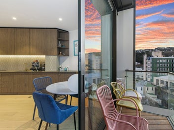 Penthouse Style Perfection, Sun, Space & Style!