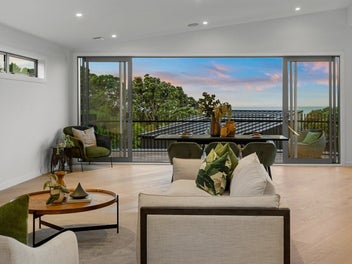 Stylish, Sea Views and Rangi zone - Secure now!