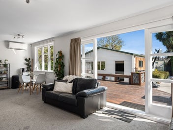 Sunny Spacious Family Living