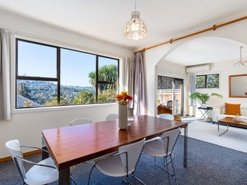 Views, Sun and Single Level Living