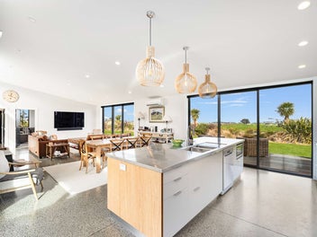 Lifestyle property with views & shed space