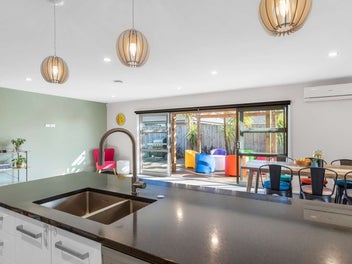 Four Bedroom Modern Paradise at the Beach!