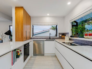 Spacious & Stylish –Perfect Coastal Family Living