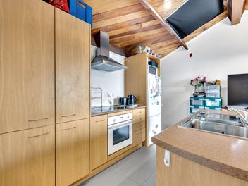 City Apartment with a carpark!