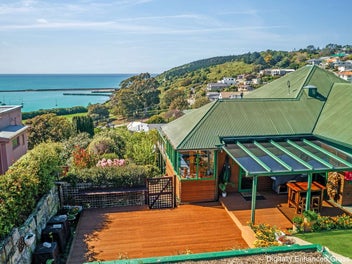 Prime Oamaru location with unparallel views