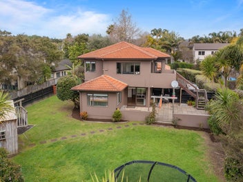 Home & Income in Greenhithe’s Exclusive Enclave