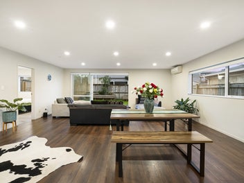 Stylish & Spacious Family Retreat in Onehunga