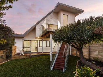 Unique, Like New with Sea Views!