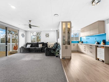 C.V $780K : 5-Bed Wonder + Big Rumpus!
