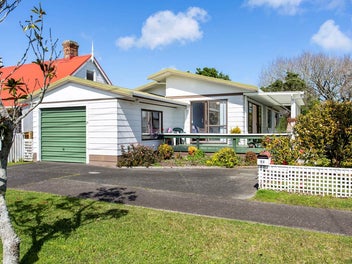A CRACKER ON KARAKA LOCATION! LOCATION! LOCATION!