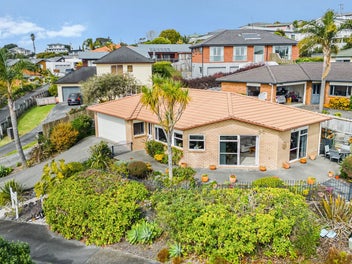 Sunny, Sea Views & Single-Level Ease