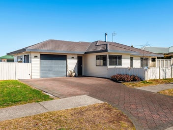 Immaculate Home in Quiet Cul-de-Sac