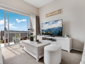 Upmarket Apartment with a Double Garage!