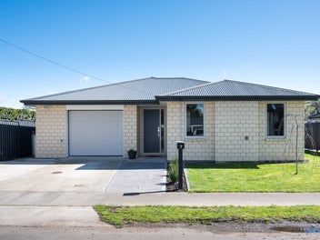 Farmer's Markets, Famous Pies & Comfort Awaits