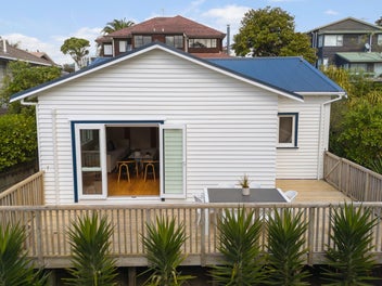 1930's Cottage in Prime Location