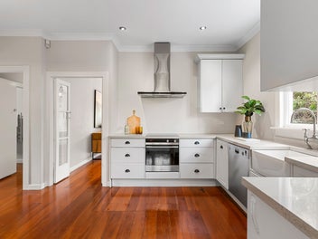 1930's Cottage in Prime Location
