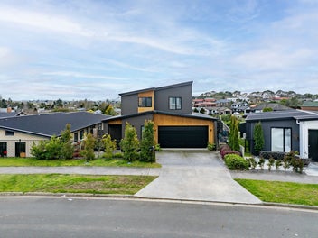 Modern 4-Bedroom Freehold Home with Views