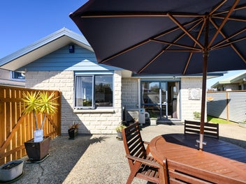 Modern Brick Townhouse, Freehold section!