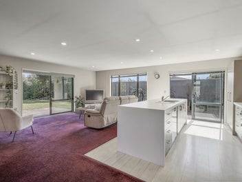 * UNDER OFFER * Spacious, Sunny & Private