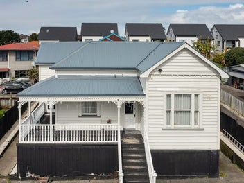 Simply Stunning 1910s Villa – FOR REMOVAL