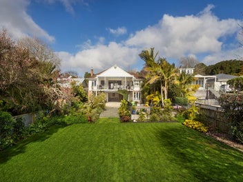 Exceptional Family Living with Poolside Luxury