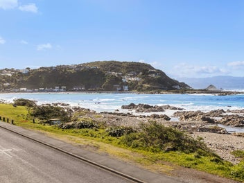 STUNNING SOUTH COAST VIEWS WITH SPACE.