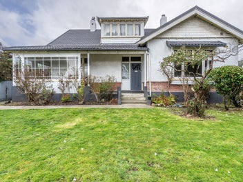 Spacious & Charming Family Home!