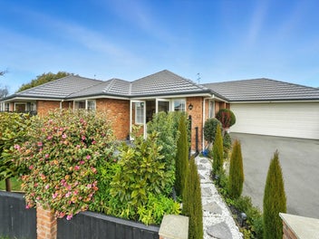 Vendors On the Move - Property Has to Go!!!