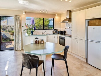 FAMILY LIVING MADE EASY. R.V $1,040,000