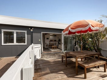 Roomy Coastal Style in Arataki