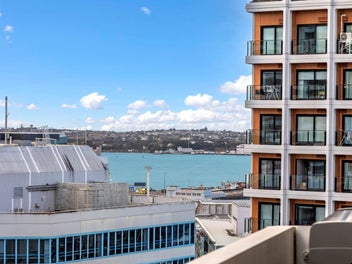 Perfect City Living Opposite Law School!