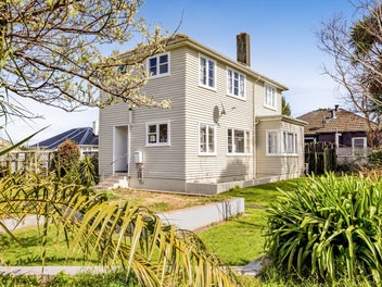 Two-Storey Charm in Manaia