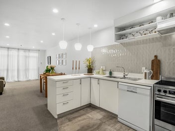 Prime Thorndon Position, with Two Car Parks