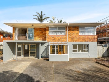Solid Family Home Opposite Macleans College