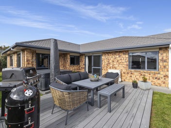 Two Lounges, Four bedrooms and Two Bathrooms