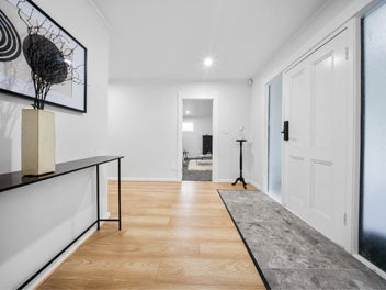 Beautiful Renovated Family Home-Move Straight In!