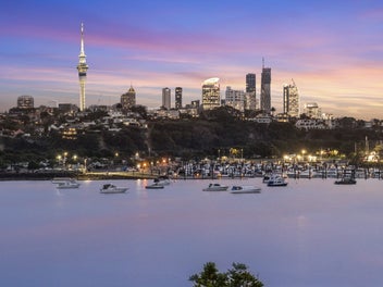 Final days - Waterfront rarity with panoramic view