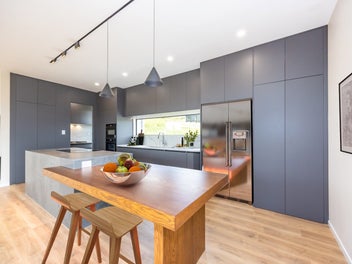 LUXURY LIVING IN RED BEACH