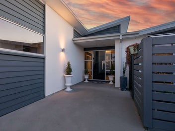 Sunny, Spacious & Stylish