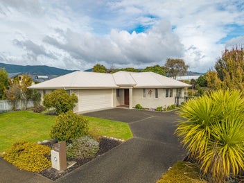 Spacious Family Living with Endless Possibilities