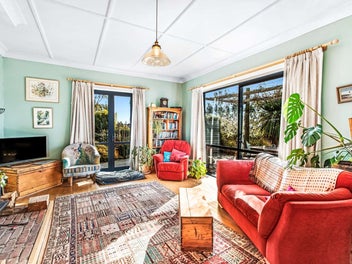 CHARACTER, COMFORT & COUNTRY LIVING