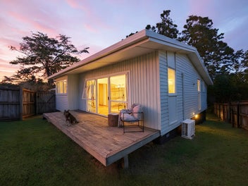 Charming Freehold Entry - 385m2