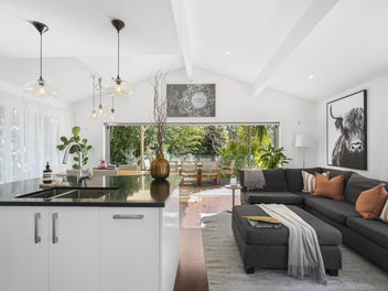 Peaceful native haven with everyday convenience