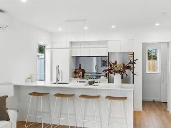 Modern Elegance on the City Fringe