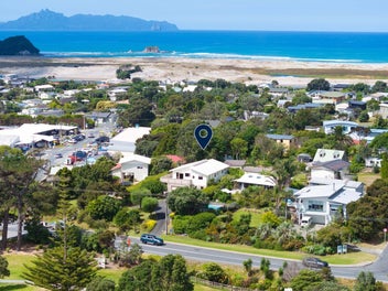 Prime location – Walk to golf, beaches and shops