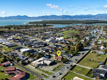 Sunny & Spacious - A True Mapua Gem
