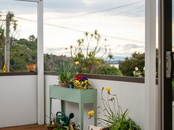 Single Level, Sea View